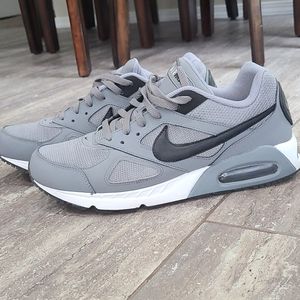NIKE AIR MAX Men's 10